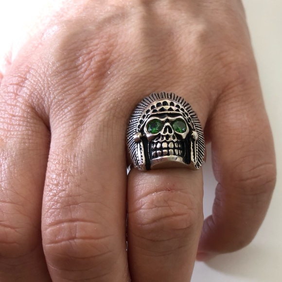 925 silver biker chief skull ring green cz eyes - Picture 7 of 7